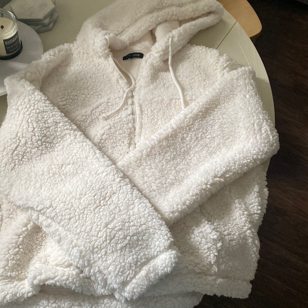 La hearts Sherpa jacket in off white. Size small